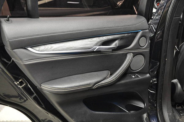 Аквапринт элементов салона BMW X5 F15 под серое дерево