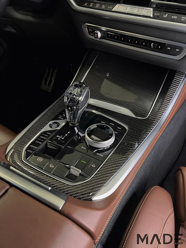 Ламинация салона классическим карбоном для BMW X5 G05
