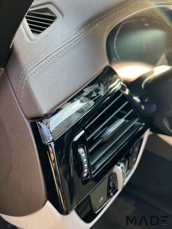 Ламинация кованым карбоном салона BMW 5 G30