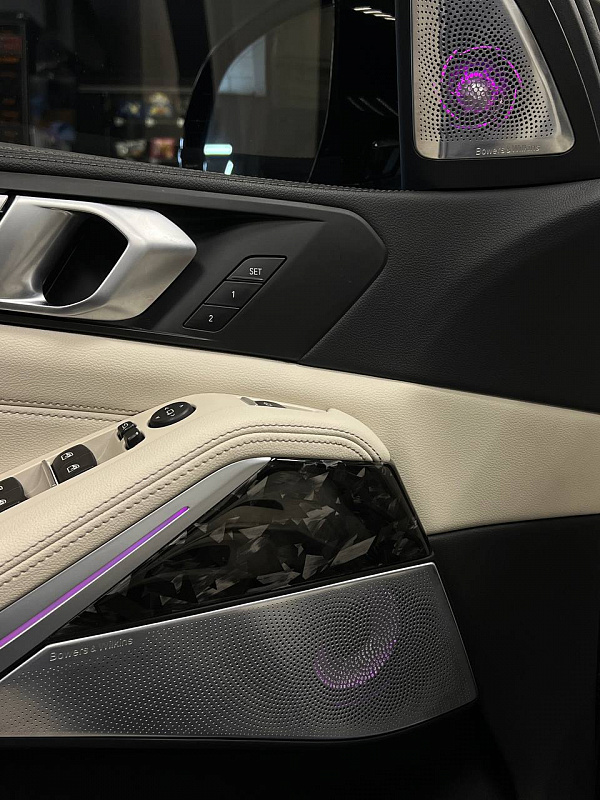 Кованый карбон и Bowers & Wilkins для BMW X5 G05