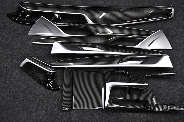 Аквапринт под карбон в салоне BMW 5 G30