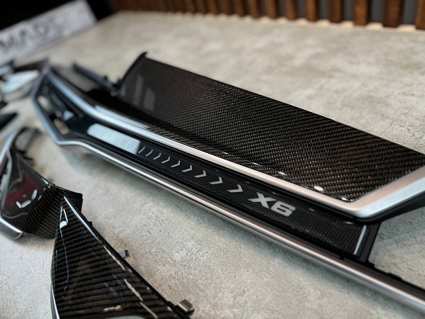 Ламинация планок BMW X6 G06 классическим карбоном