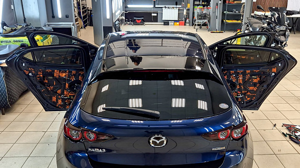 Шумоизоляция Mazda 3 материалами Comfort Mat