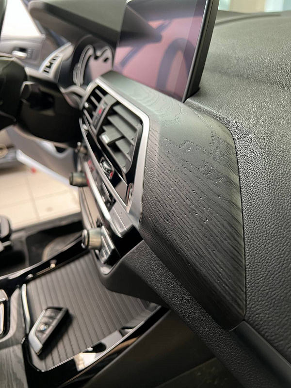 Аквапринт салона BMW X3 под брашированное дерево