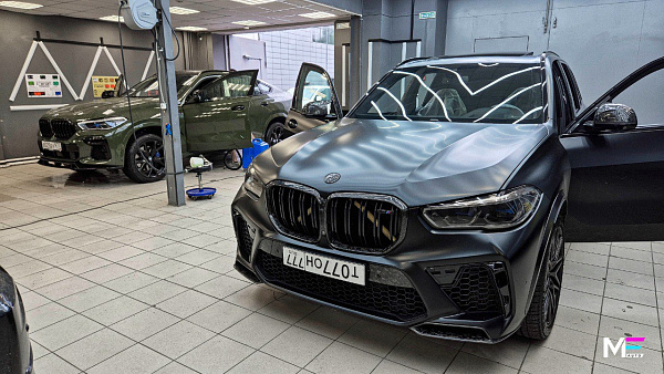 Кованый карбон в интерьере BMW X5 G05