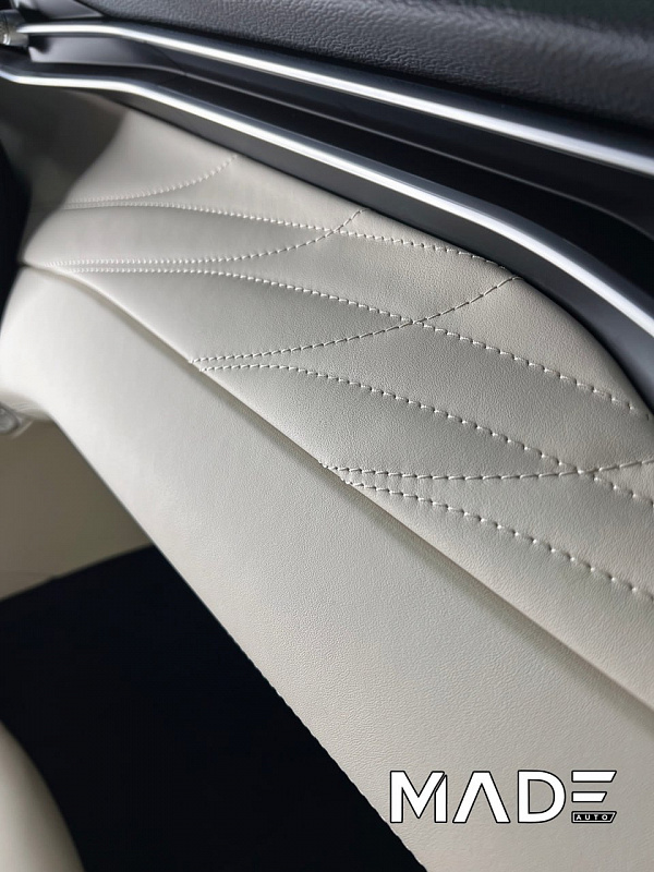 Перетяжка салона Maserati Grecale с декоративной строчкой, перфорацией и клише