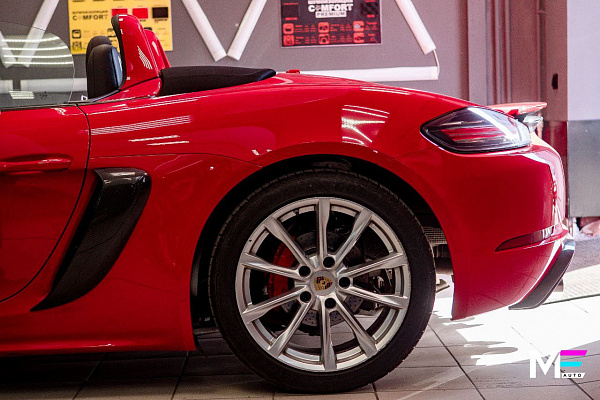 Карбоновый декор и перетяжка руля Porsche Boxster