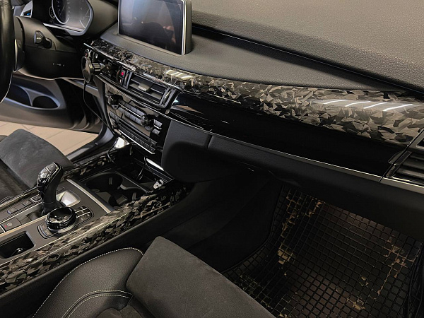 Ламинация салона BMW X5 F15 кованым карбоном