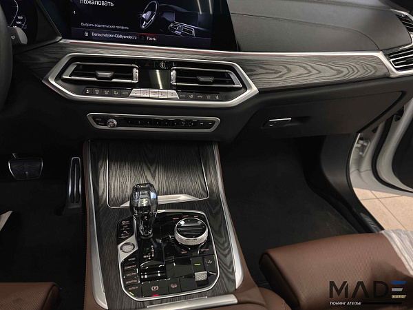 Аквапринт под дерево в салоне BMW X5 G05