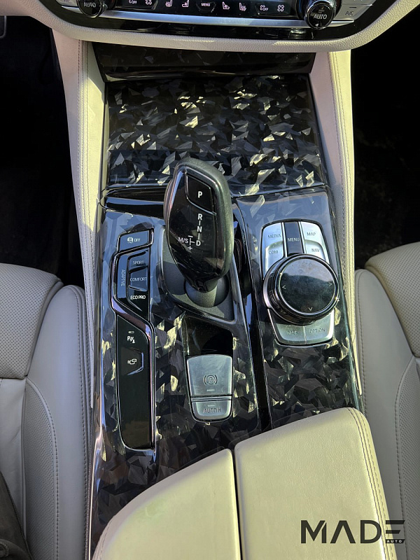 Ламинация кованым карбоном салона BMW 5 G30