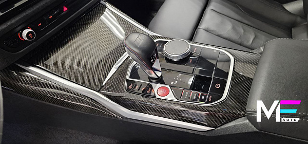 Классический карбон в салоне BMW M4 G80