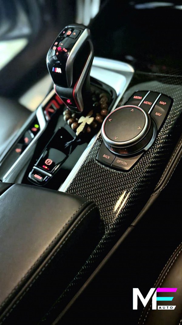 Классический карбон в салоне BMW M5 F90