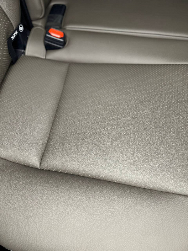Перетяжка салона Toyota RAV4 кожей