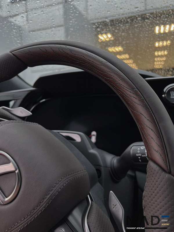 Аквапринт салона Lexus RX под брашированное дерево