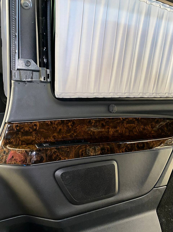 Салонные планки под коричневое дерево для Mercedes-Benz V-Class