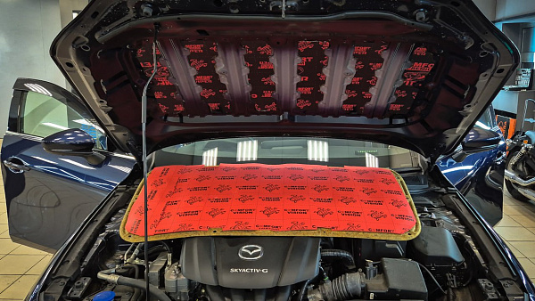 Шумоизоляция Mazda 3 материалами Comfort Mat