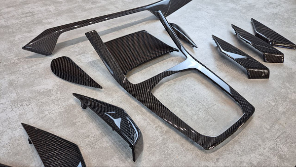 Ламинация салона BMW X7 классическим карбоном