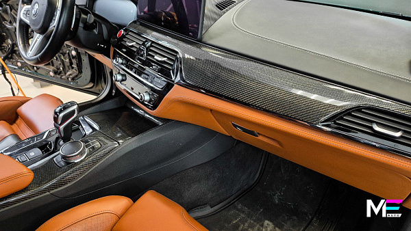 Карбоновый декор и восстановление подсветки BMW M5 F90