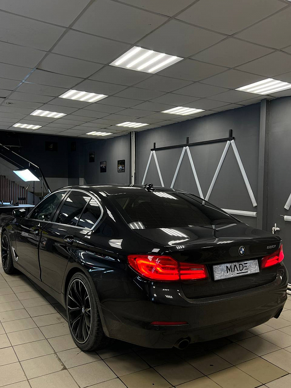 Салонные планки из темного брашированного дерева для BMW 5 серии