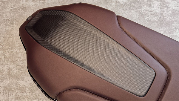 Перетяжка кресел и карбоновые вставки для Porsche 911