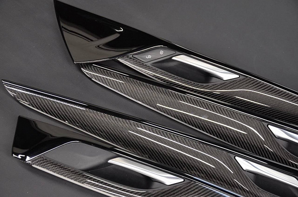 Ламинация декоративных планок BMW 5 Series G30 классическим карбоном