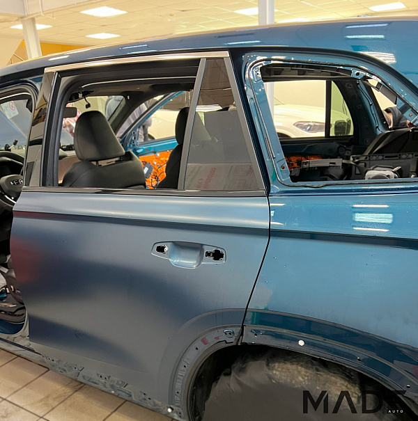 Оклейка матовой полиуретановой плёнкой Geely Monjaro