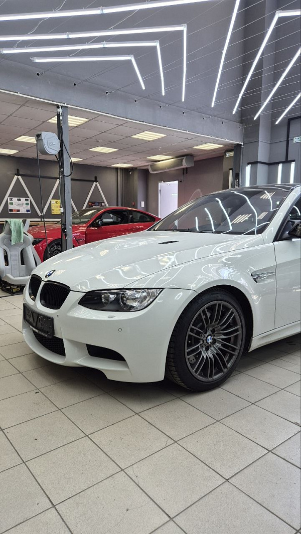 BMW M3 — полировка, керамика и реставрация салона