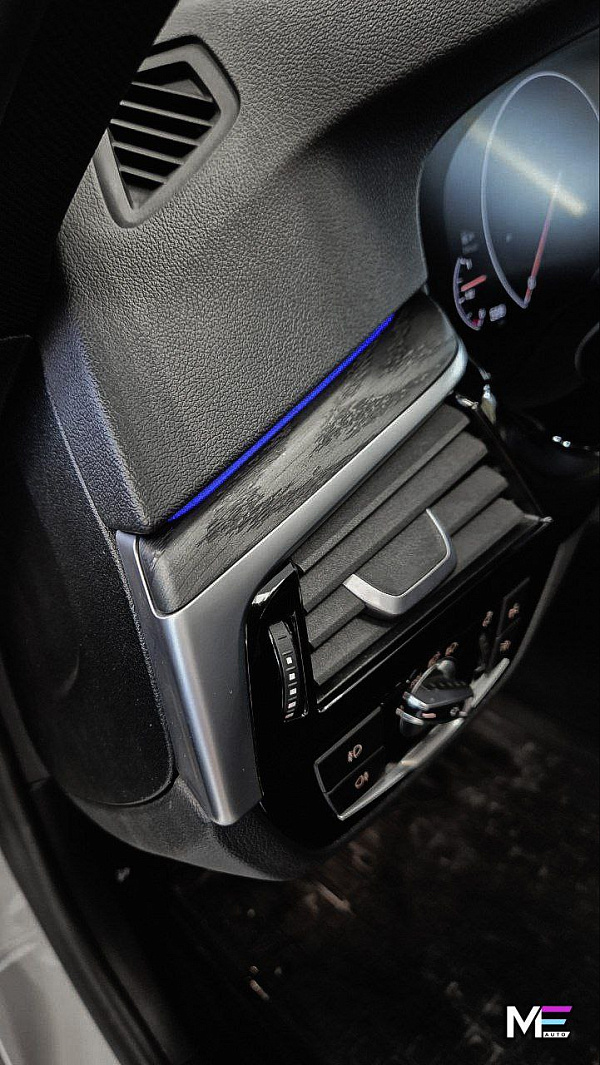 Открытая пора дерева в интерьере BMW 5 G30