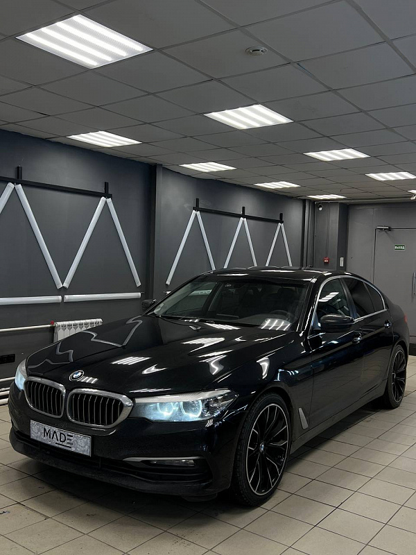 Салонные планки из темного брашированного дерева для BMW 5 серии