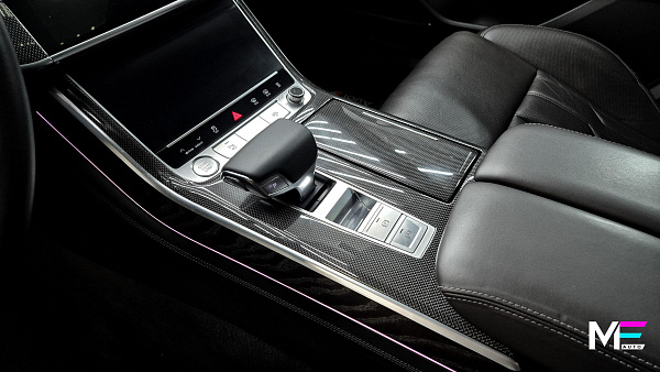 Премиальный карбоновый интерьер Audi A8
