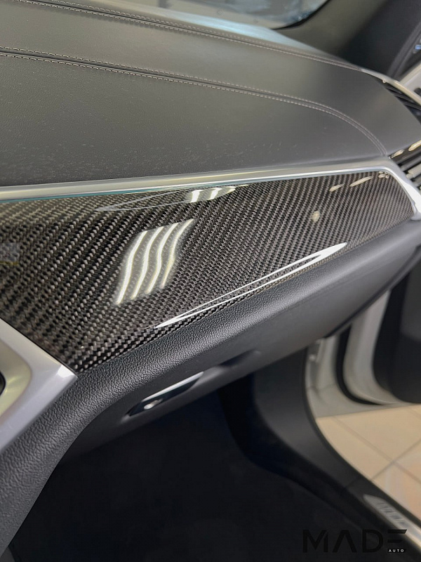 Ламинация салона классическим карбоном для BMW X5 G05