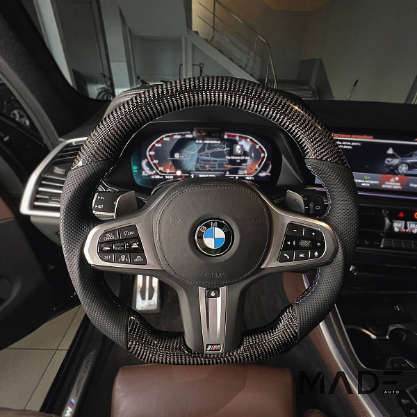 Изменение анатомии руля BMW X5 G05 с ламинацией карбоном и установкой подогрева