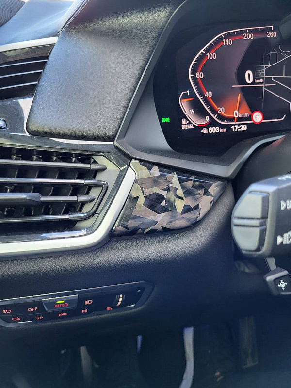 Ламинация декоративных планок BMW X5 G05 кованым карбоном