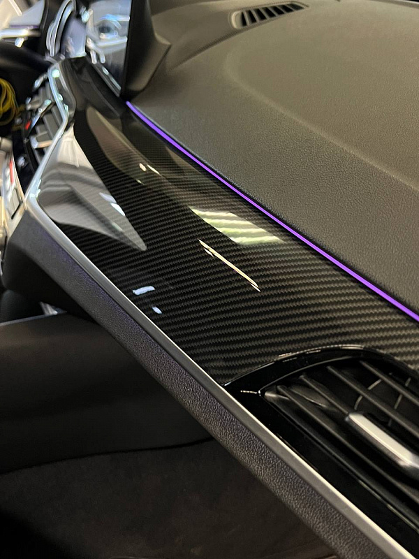 Аквапринт под карбон и Bowers & Wilkins для BMW 530d G30
