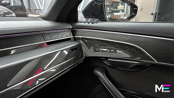 Премиальный карбоновый интерьер Audi A8