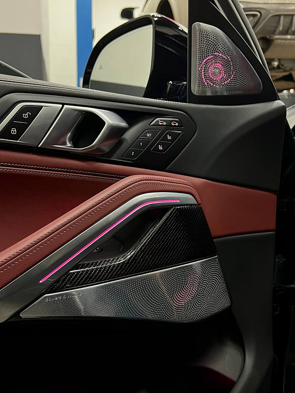 Замена планок на карбоновые и установка Bowers & Wilkins в BMW X6 G06