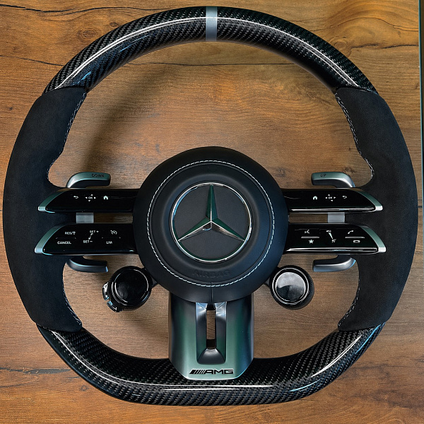 Руль Mercedes-Benz E-Class AMG в карбоне и алькантаре