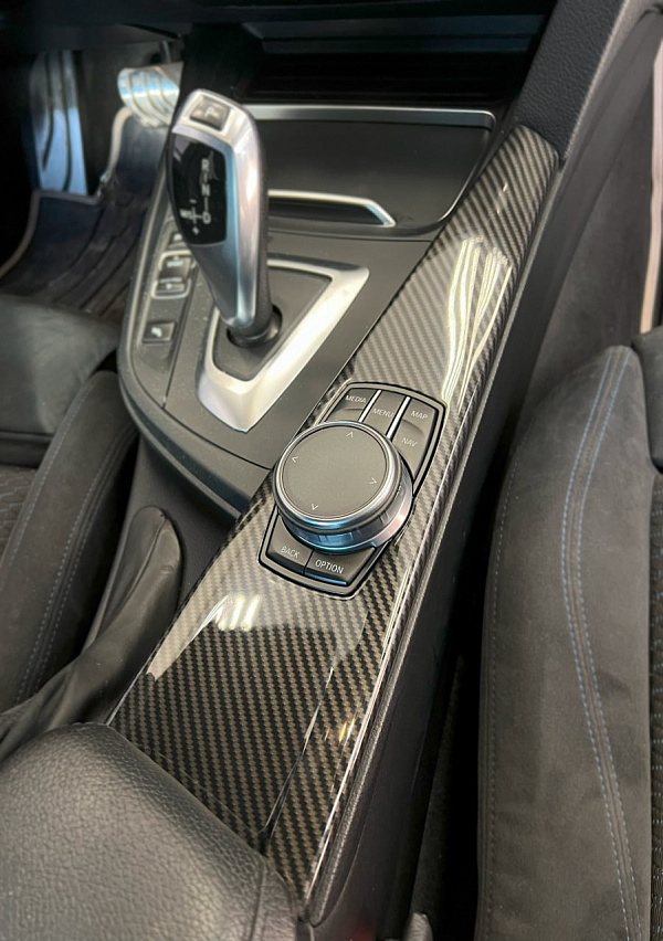 Аквапринт под карбон в салоне BMW 3 F30