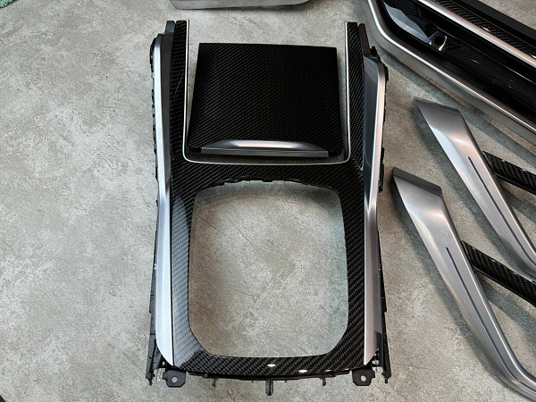 Ламинация планок BMW X6 G06 классическим карбоном