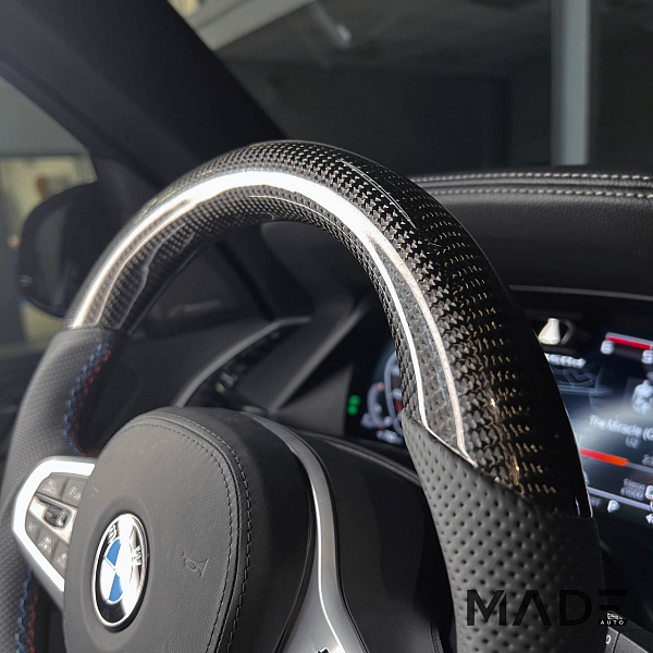 Изменение анатомии руля BMW X5 G05 с ламинацией карбоном и установкой подогрева