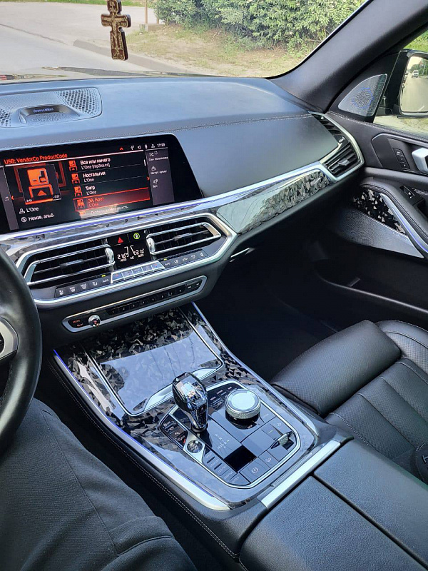 Ламинация декоративных планок BMW X5 G05 кованым карбоном