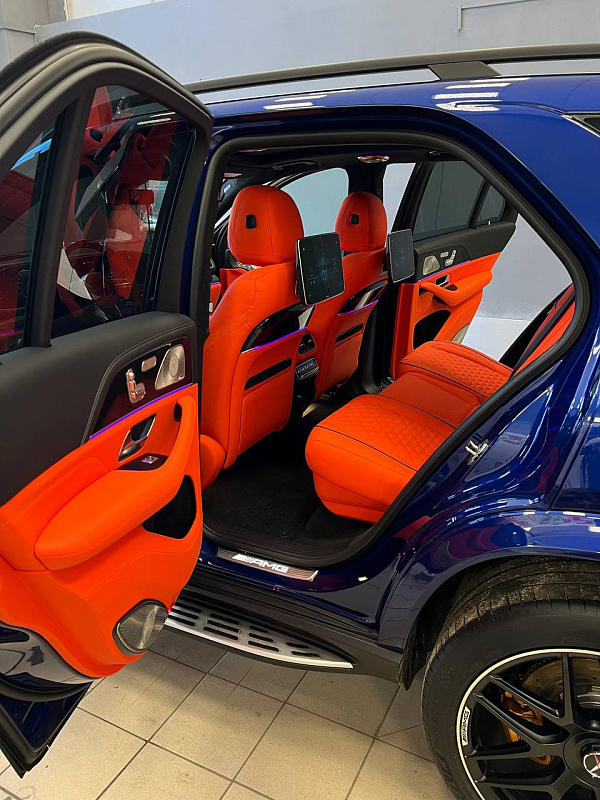 Полный перешив салона Mercedes-Benz GLE и ламинация руля карбоном