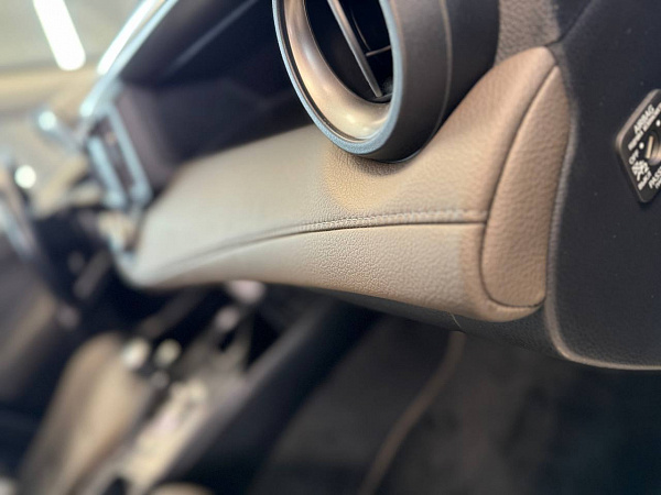 Перетяжка салона Toyota RAV4 кожей
