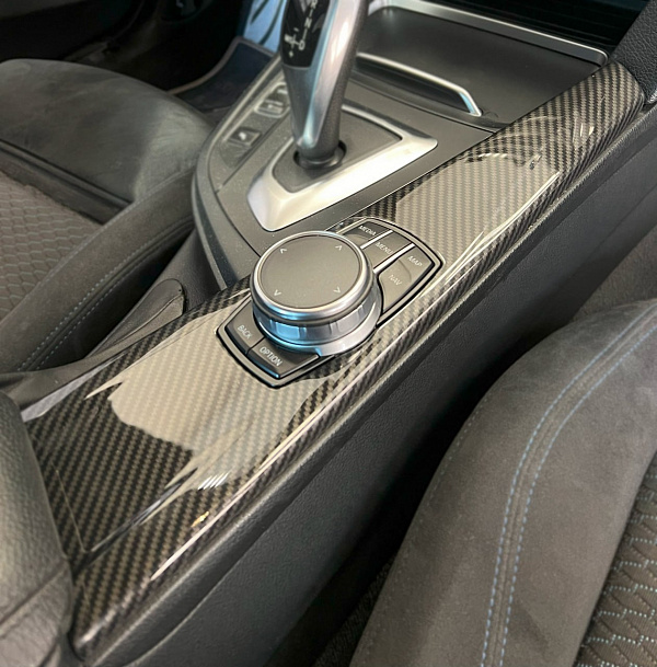 Аквапринт под карбон в салоне BMW 3 F30