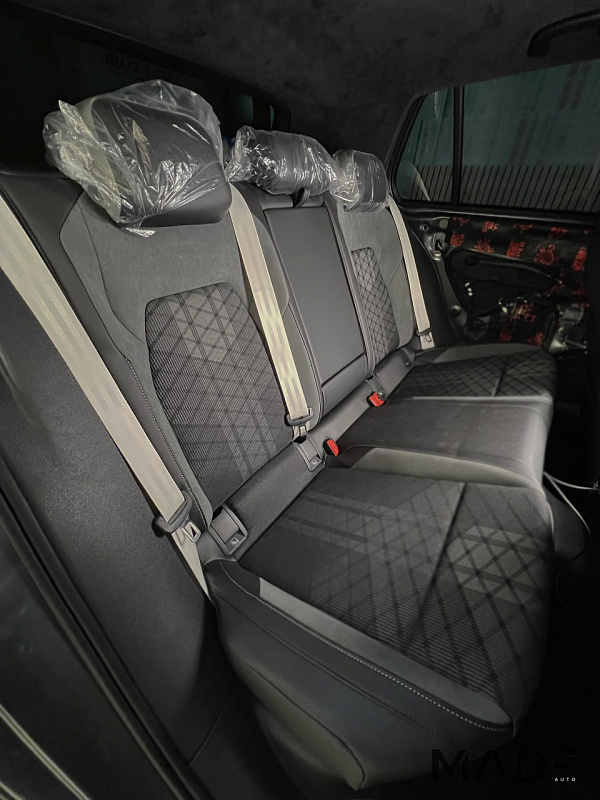 Комплексная доработка салона Volkswagen Golf с карбоном