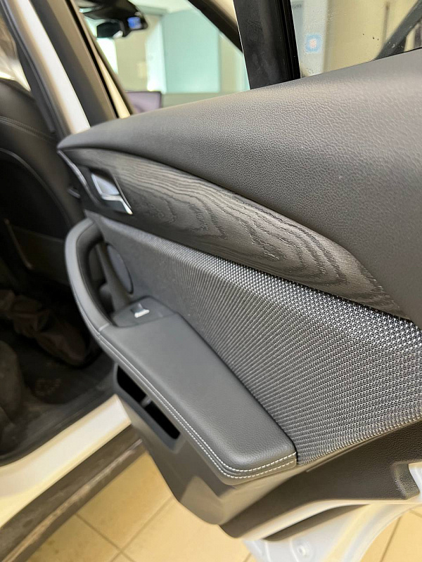 Аквапринт салона BMW X3 под брашированное дерево