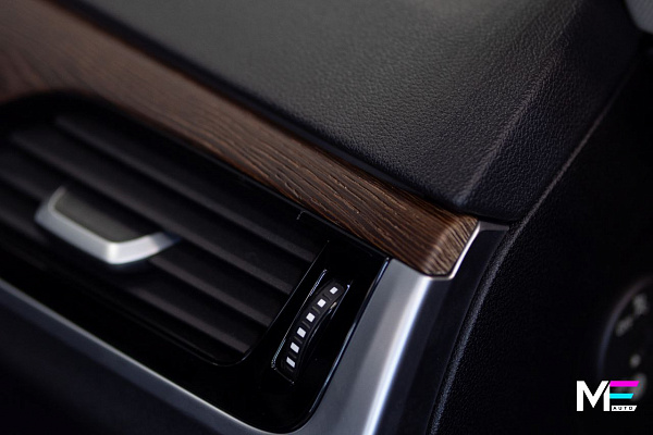 Обновление интерьера BMW 5 G30 с отделкой под дерево и шумоизоляцией