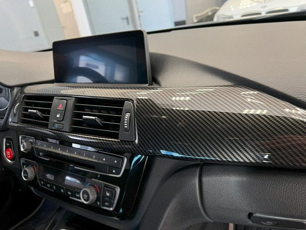 Аквапринт под карбон в салоне BMW 3 F30