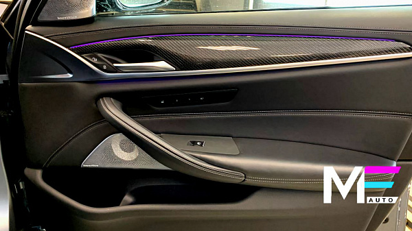Классический карбон в салоне BMW M5 F90