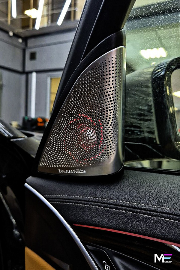 Серебристые сетки Bowers & Wilkins с подсветкой для BMW 5 G30